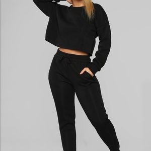 🎁 FREE With Purchase Semi-cropped Sweatshirt